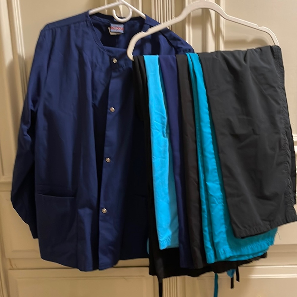 Cheap bunch of OR scrub pants,size small plus 1 full set NWT